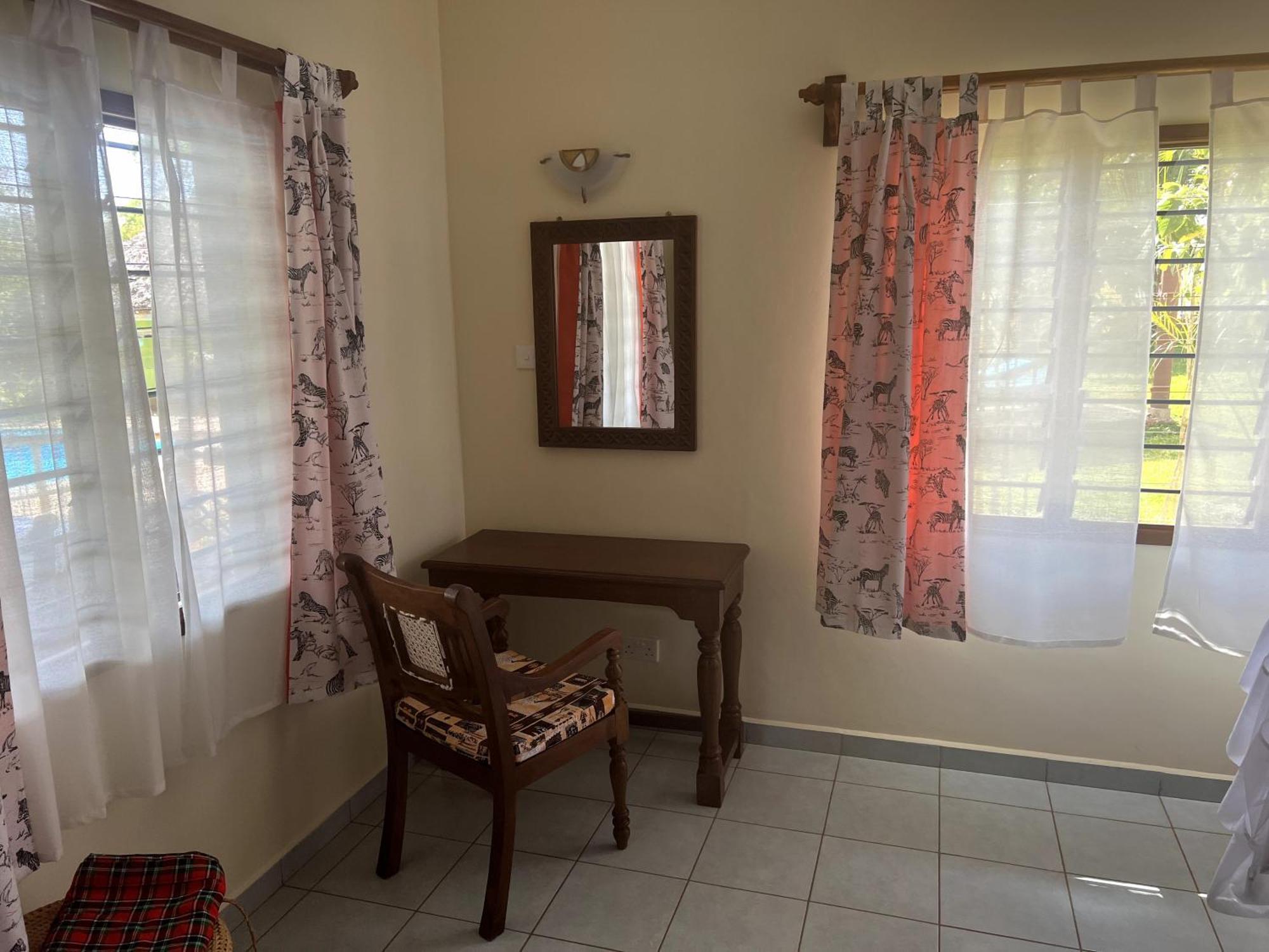 Paradiesische Villa Maisha Mazuri Mit Pool. Terrasse Und Personal شاطئ دياني المظهر الخارجي الصورة