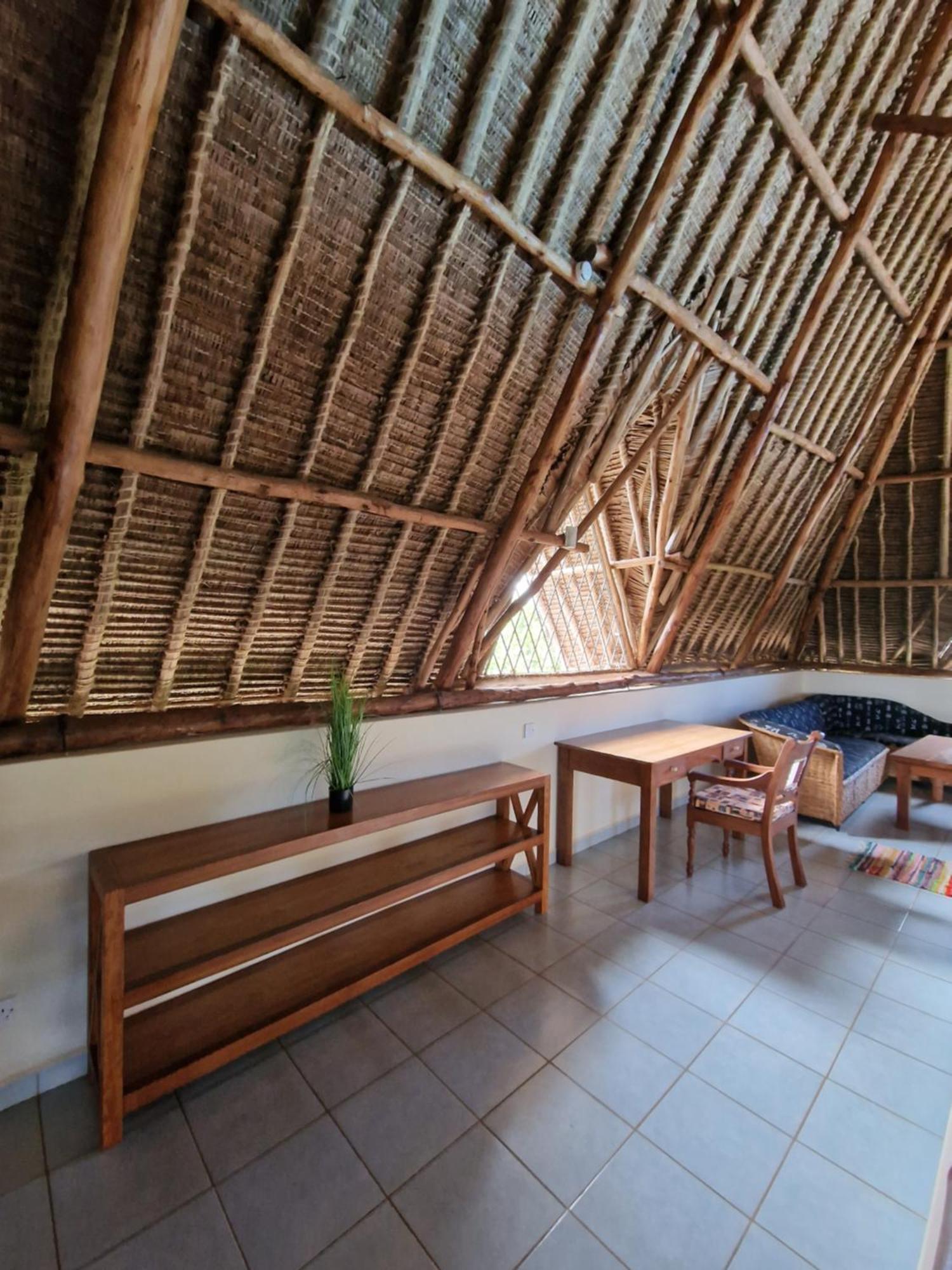 Paradiesische Villa Maisha Mazuri Mit Pool. Terrasse Und Personal شاطئ دياني المظهر الخارجي الصورة