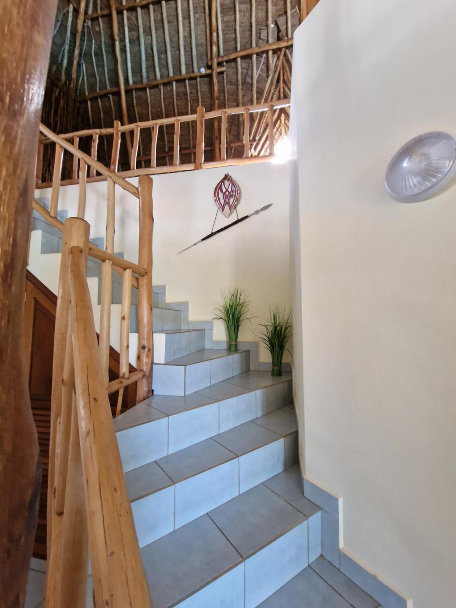 Paradiesische Villa Maisha Mazuri Mit Pool. Terrasse Und Personal شاطئ دياني المظهر الخارجي الصورة