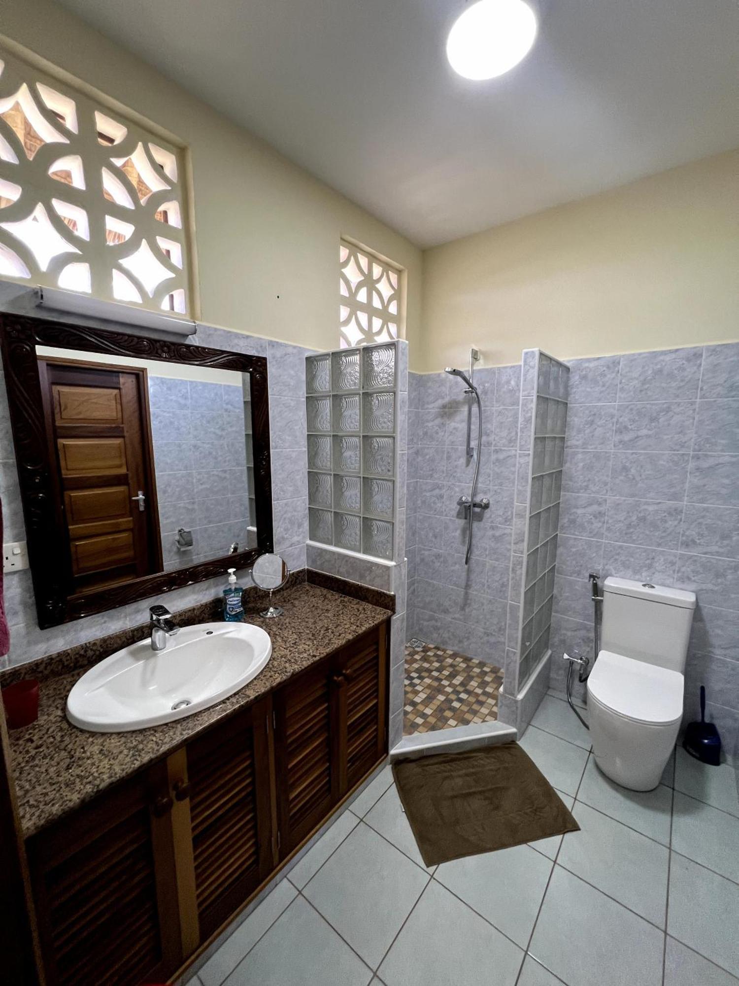 Paradiesische Villa Maisha Mazuri Mit Pool. Terrasse Und Personal شاطئ دياني المظهر الخارجي الصورة