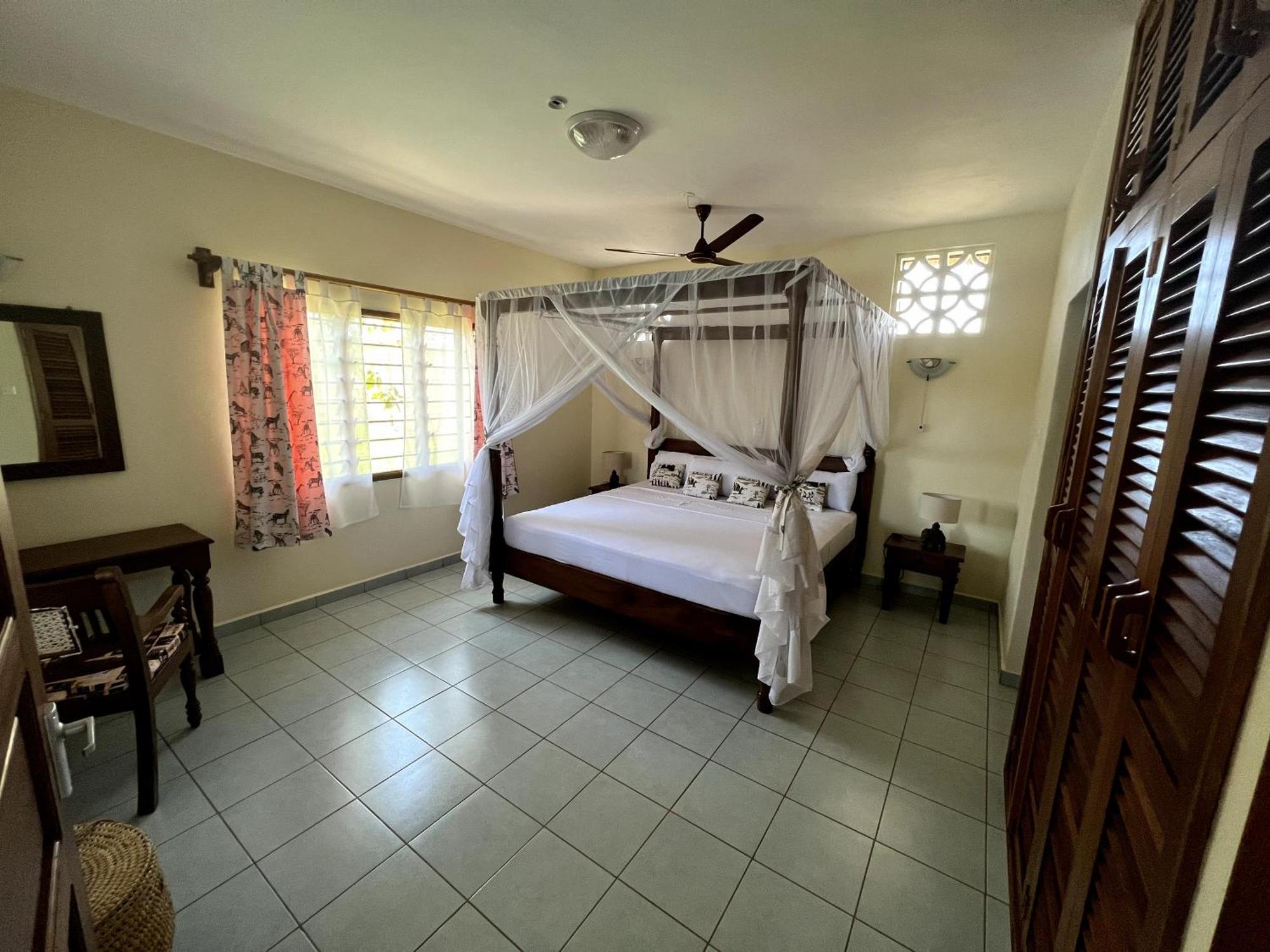 Paradiesische Villa Maisha Mazuri Mit Pool. Terrasse Und Personal شاطئ دياني المظهر الخارجي الصورة