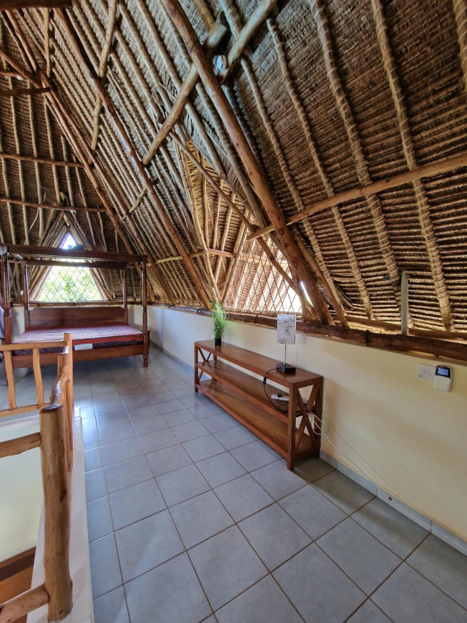 Paradiesische Villa Maisha Mazuri Mit Pool. Terrasse Und Personal شاطئ دياني المظهر الخارجي الصورة