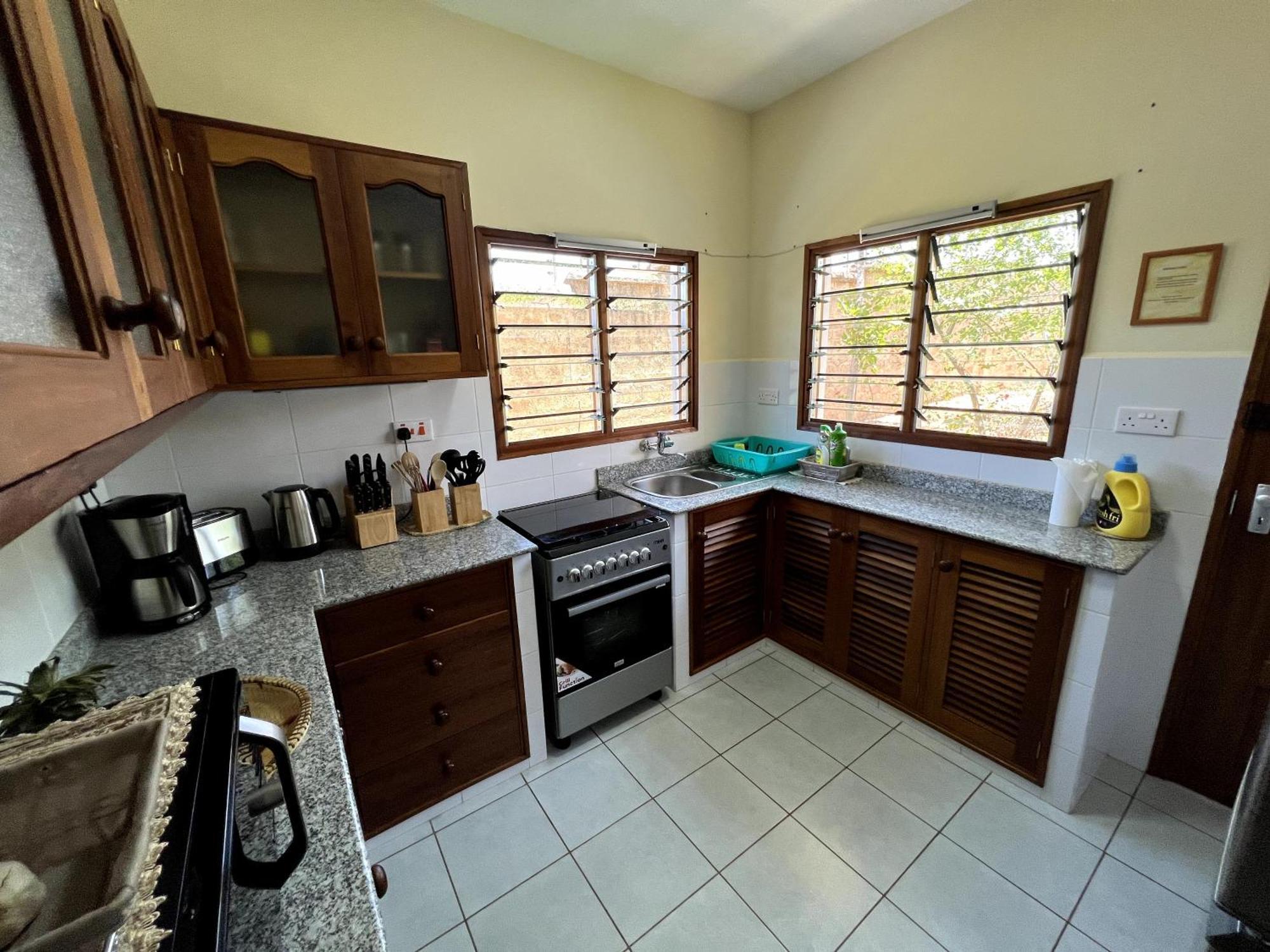 Paradiesische Villa Maisha Mazuri Mit Pool. Terrasse Und Personal شاطئ دياني المظهر الخارجي الصورة
