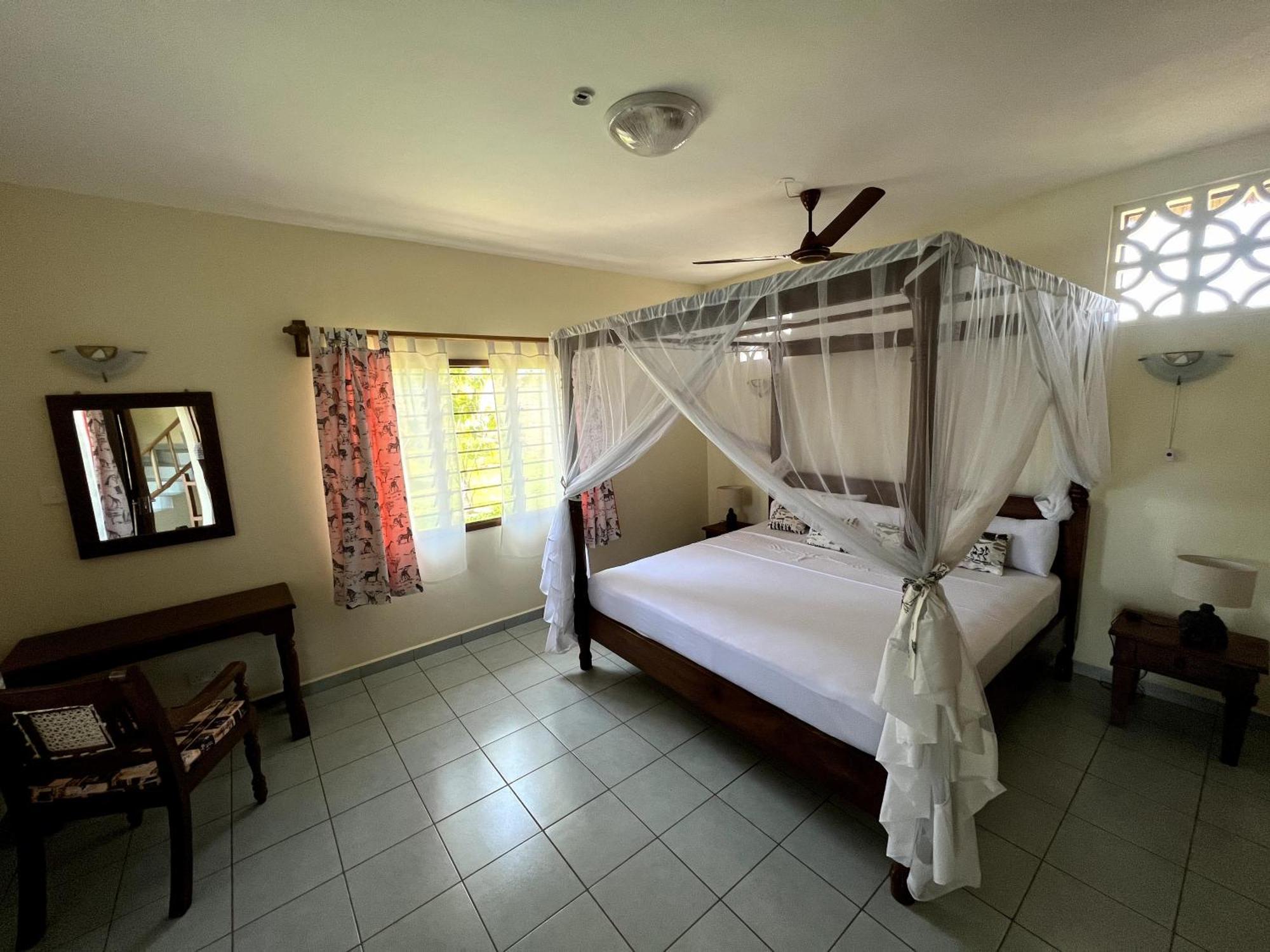 Paradiesische Villa Maisha Mazuri Mit Pool. Terrasse Und Personal شاطئ دياني المظهر الخارجي الصورة
