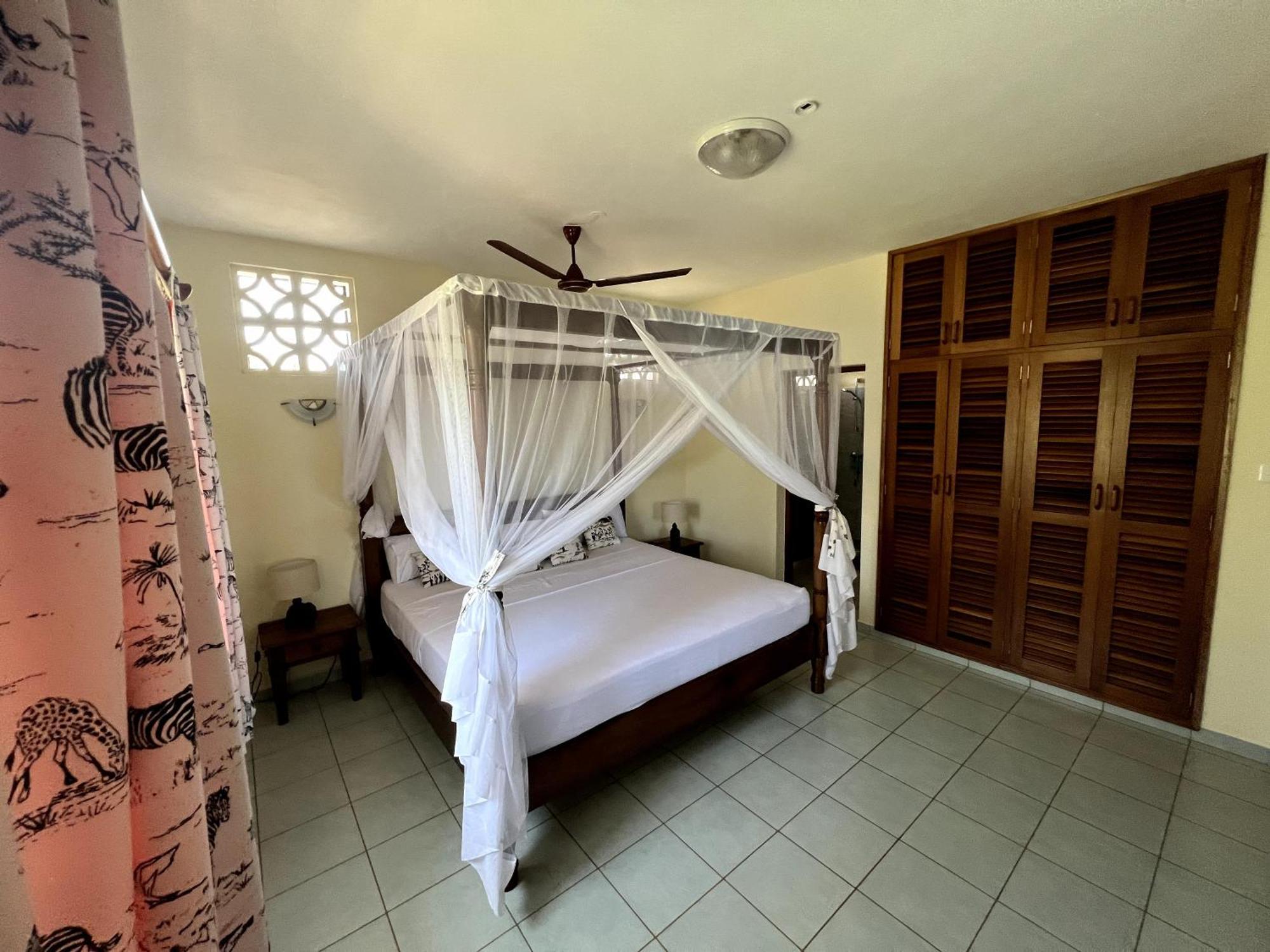 Paradiesische Villa Maisha Mazuri Mit Pool. Terrasse Und Personal شاطئ دياني المظهر الخارجي الصورة