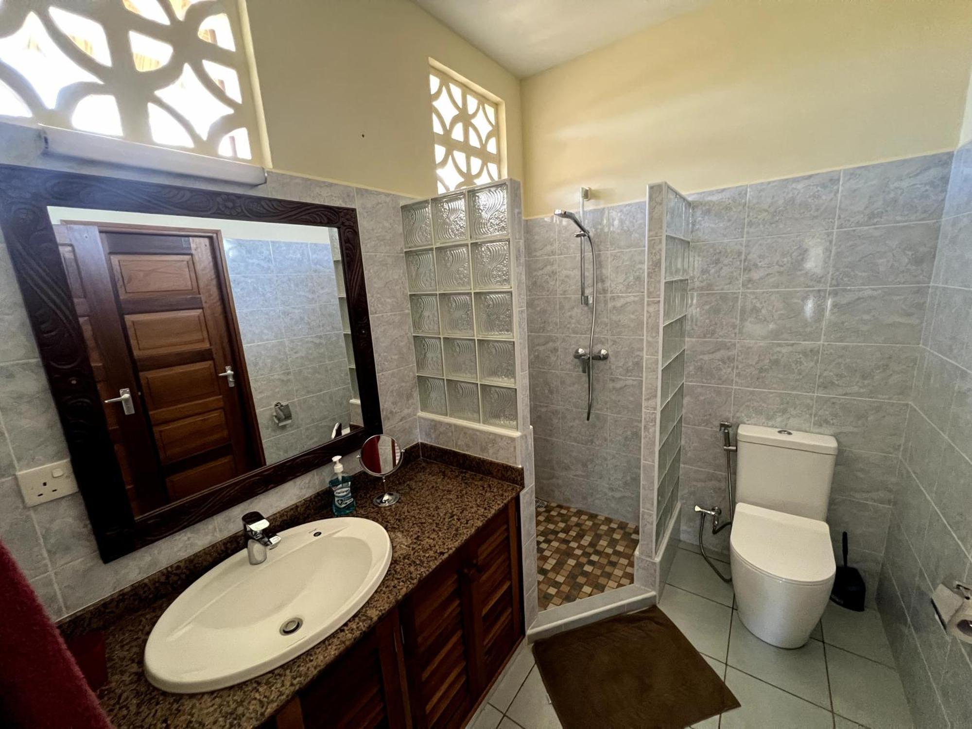 Paradiesische Villa Maisha Mazuri Mit Pool. Terrasse Und Personal شاطئ دياني المظهر الخارجي الصورة