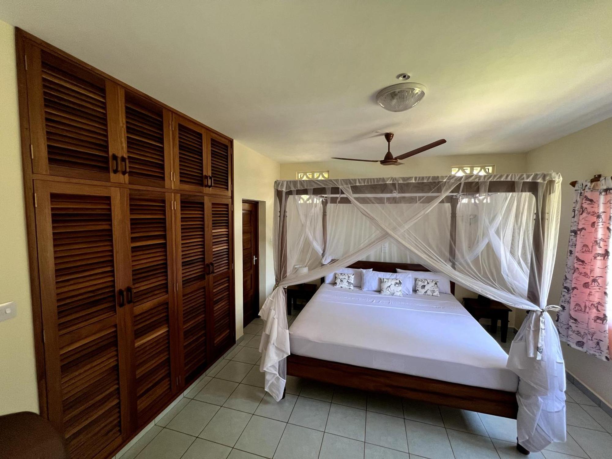 Paradiesische Villa Maisha Mazuri Mit Pool. Terrasse Und Personal شاطئ دياني المظهر الخارجي الصورة