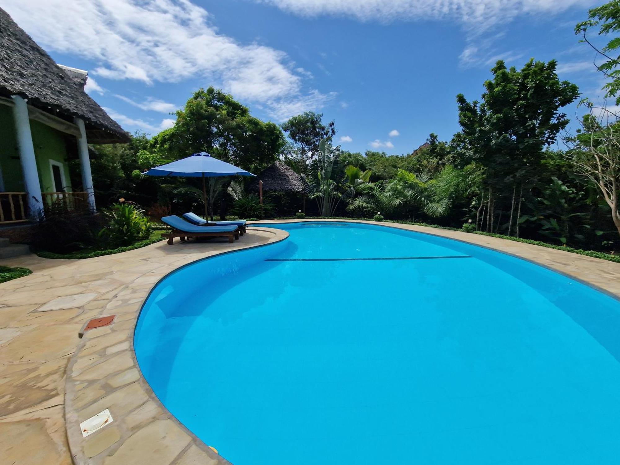 Paradiesische Villa Maisha Mazuri Mit Pool. Terrasse Und Personal شاطئ دياني المظهر الخارجي الصورة