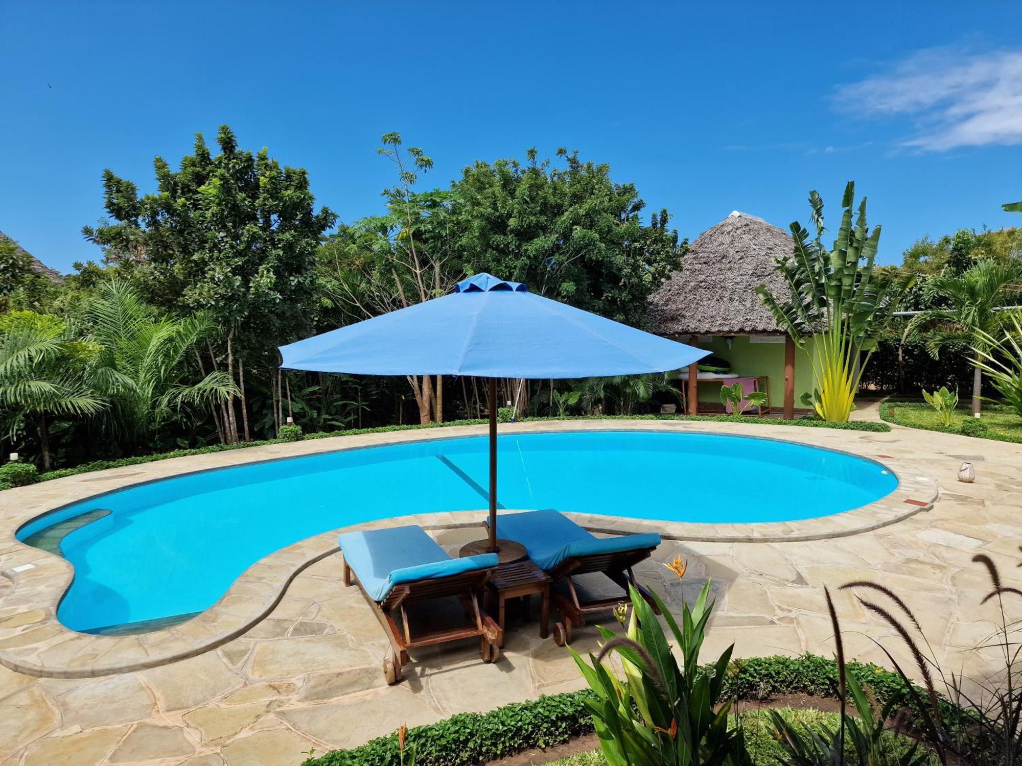 Paradiesische Villa Maisha Mazuri Mit Pool. Terrasse Und Personal شاطئ دياني المظهر الخارجي الصورة