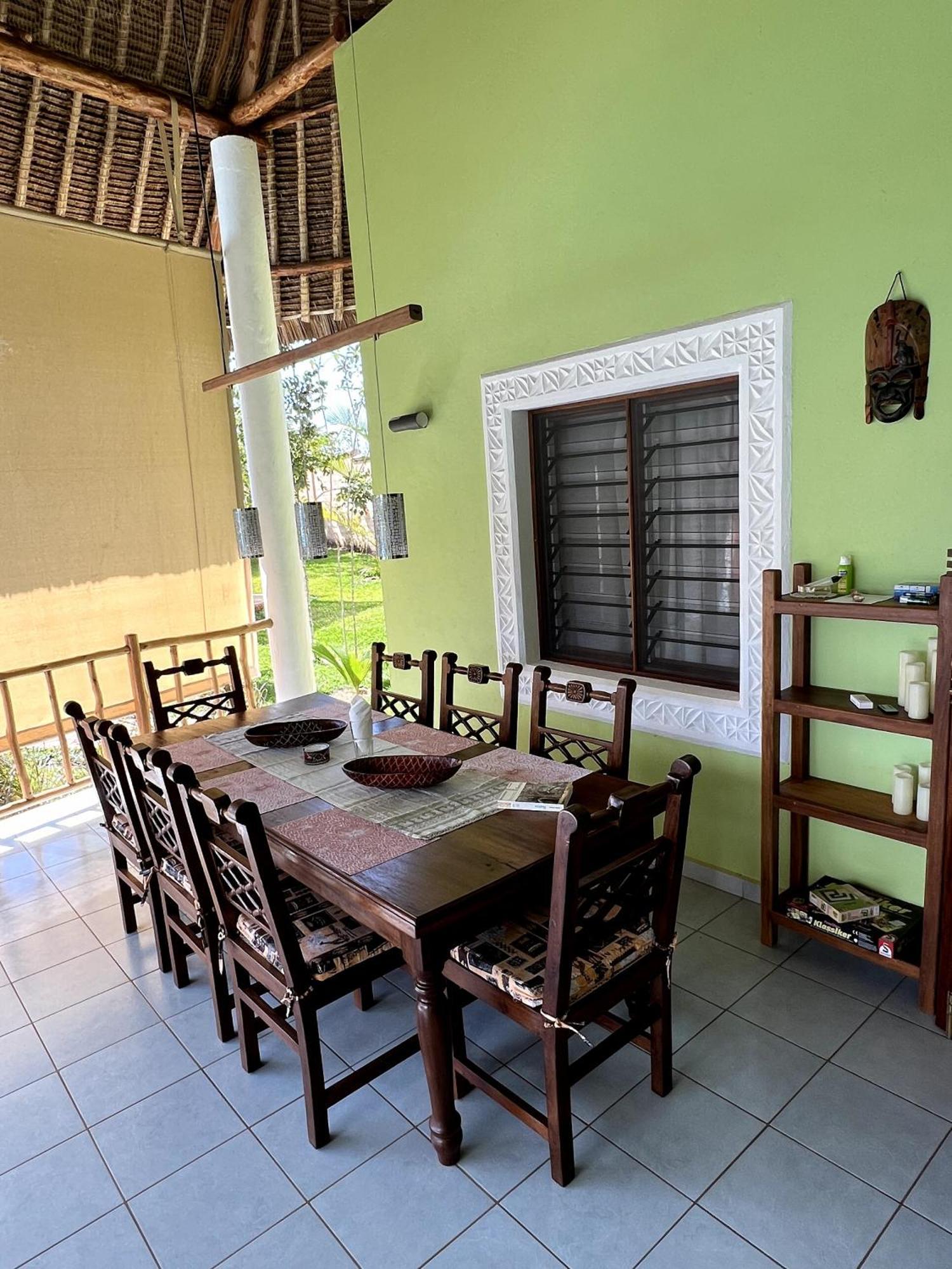 Paradiesische Villa Maisha Mazuri Mit Pool. Terrasse Und Personal شاطئ دياني المظهر الخارجي الصورة