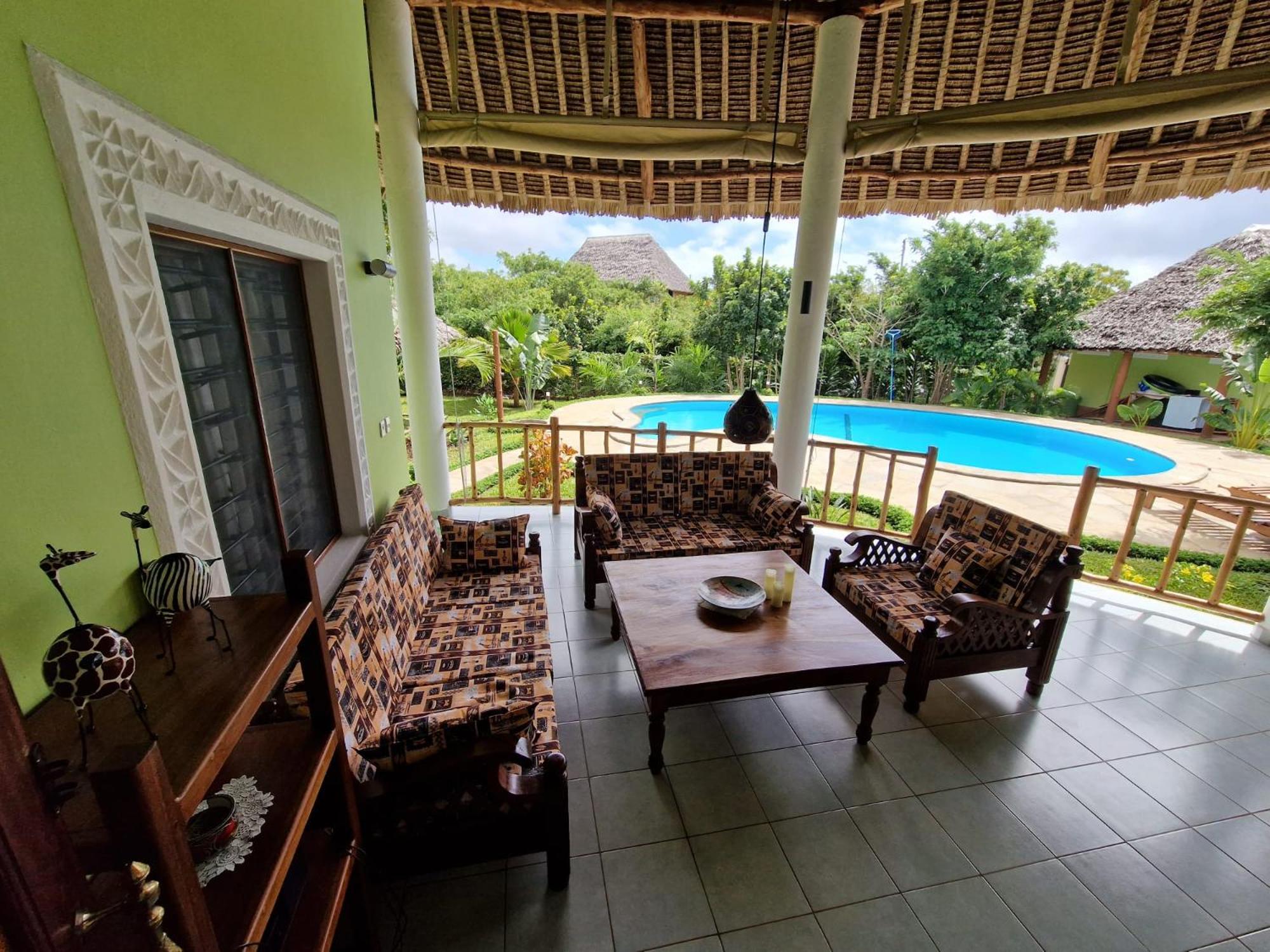Paradiesische Villa Maisha Mazuri Mit Pool. Terrasse Und Personal شاطئ دياني المظهر الخارجي الصورة